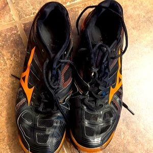 Mizuno volleyball shoes lots of life left - daughter wore part of a season